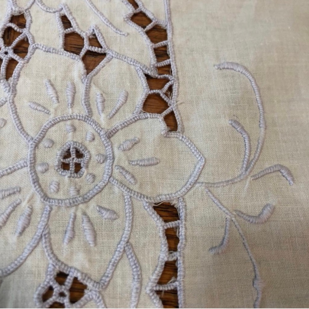 Flower Round Tablecloth Purple Embroidered Table Cloth Home Kitchen Table Decora - Picture 7 of 11
